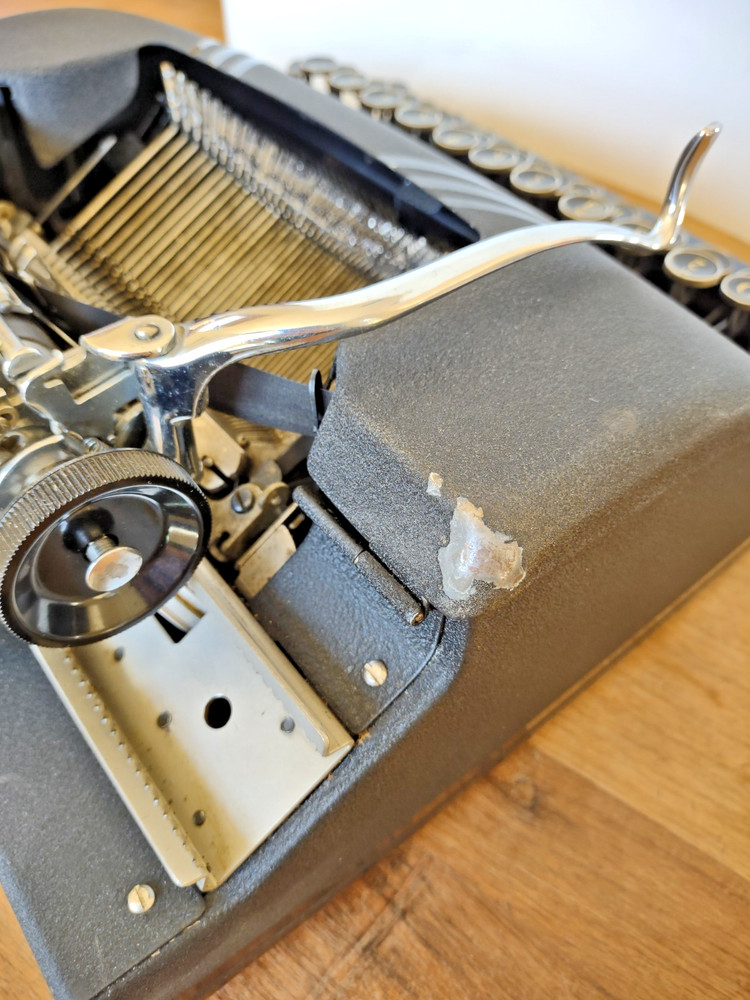 [Excellent] 1949 Smith-Corona Silent "Floating Shift" black typewriter with case