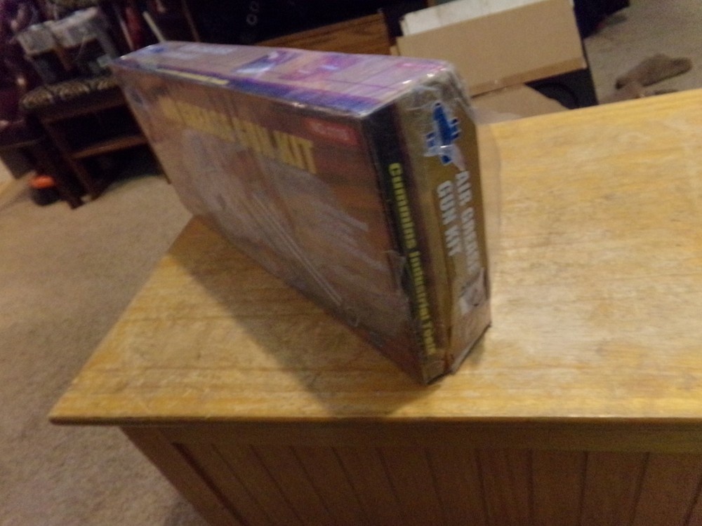 CUMMINS AIR POWERED GREASE GUN. OPEN BOX.