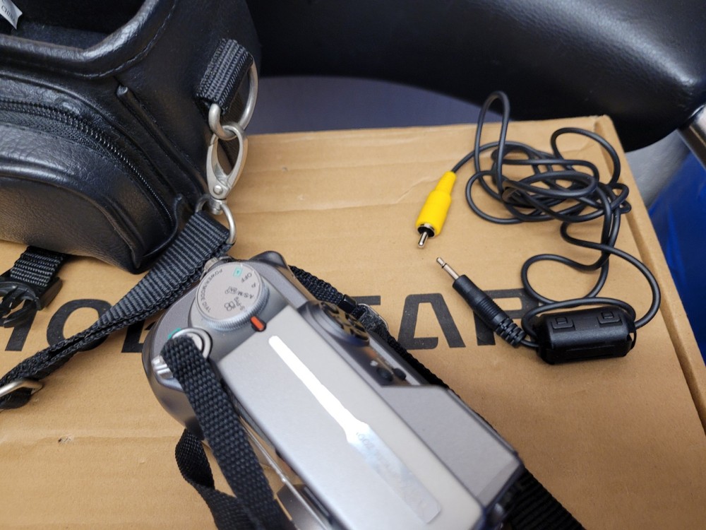 Olympus C-4000 Digital Camera