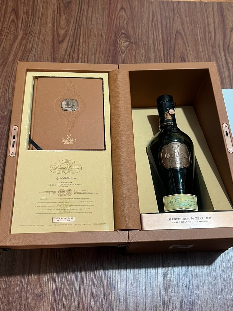 Empty bottle Glenfddich 40 Year