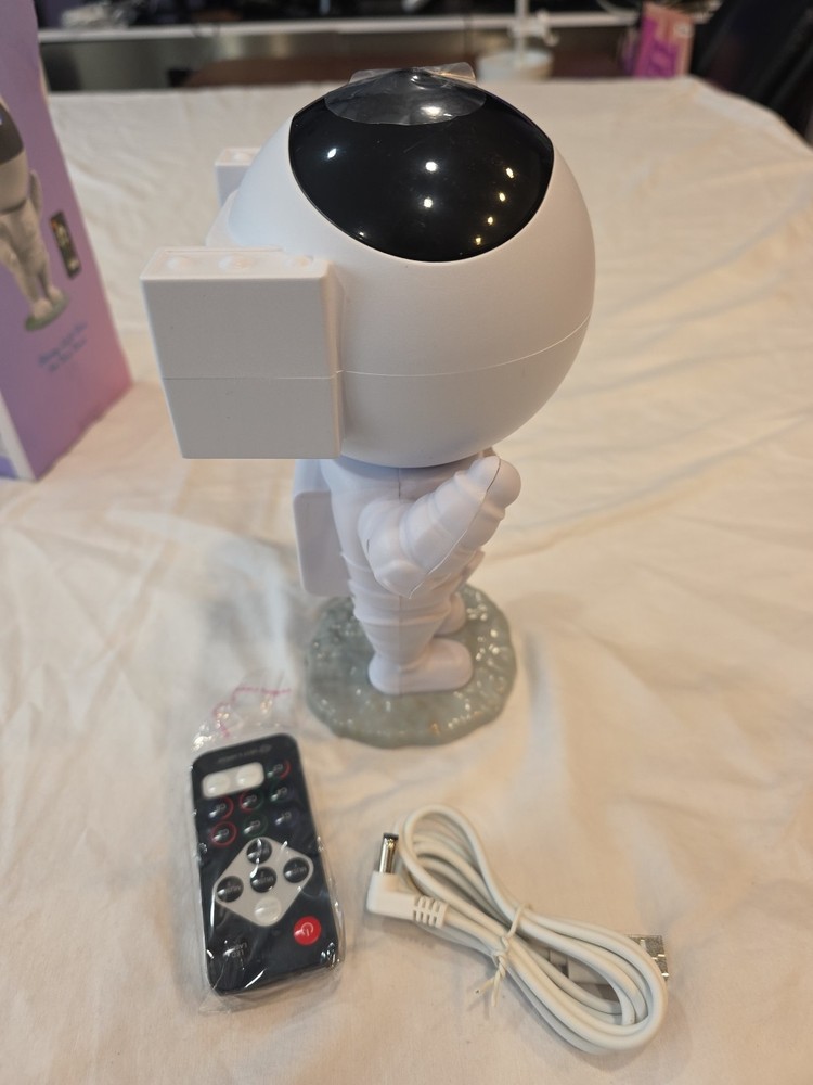 Star Projector Galaxy Night Light Astronaut Space Projector, Starry Nebula NEW