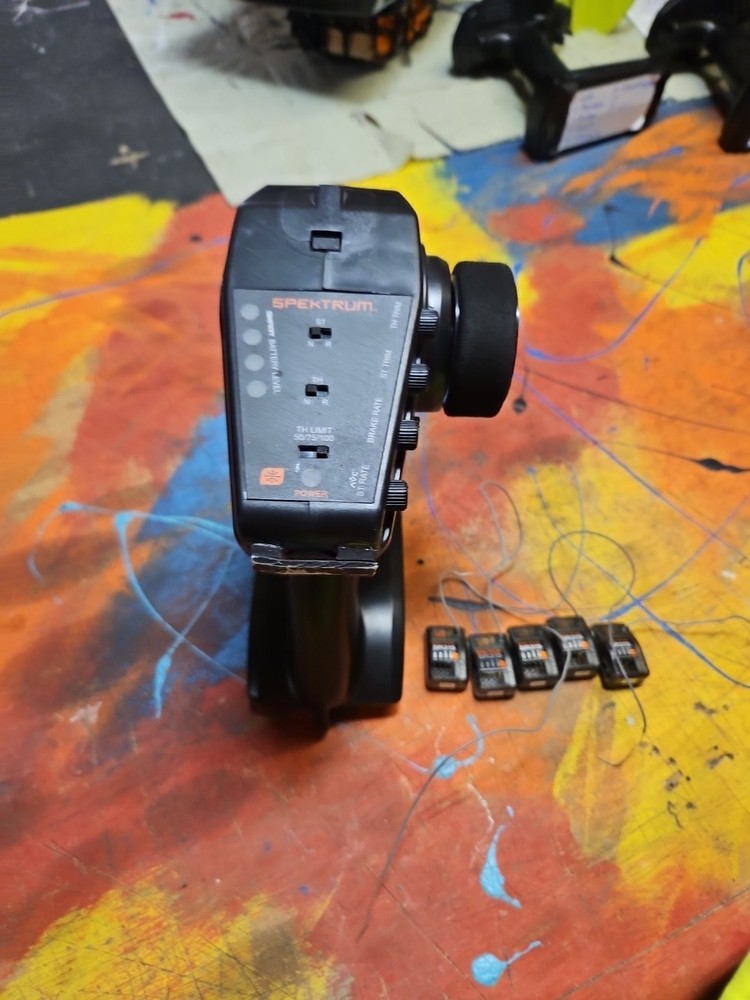 Spekrum DX3 Transmitter and 5 SR315 Receivers All Binded