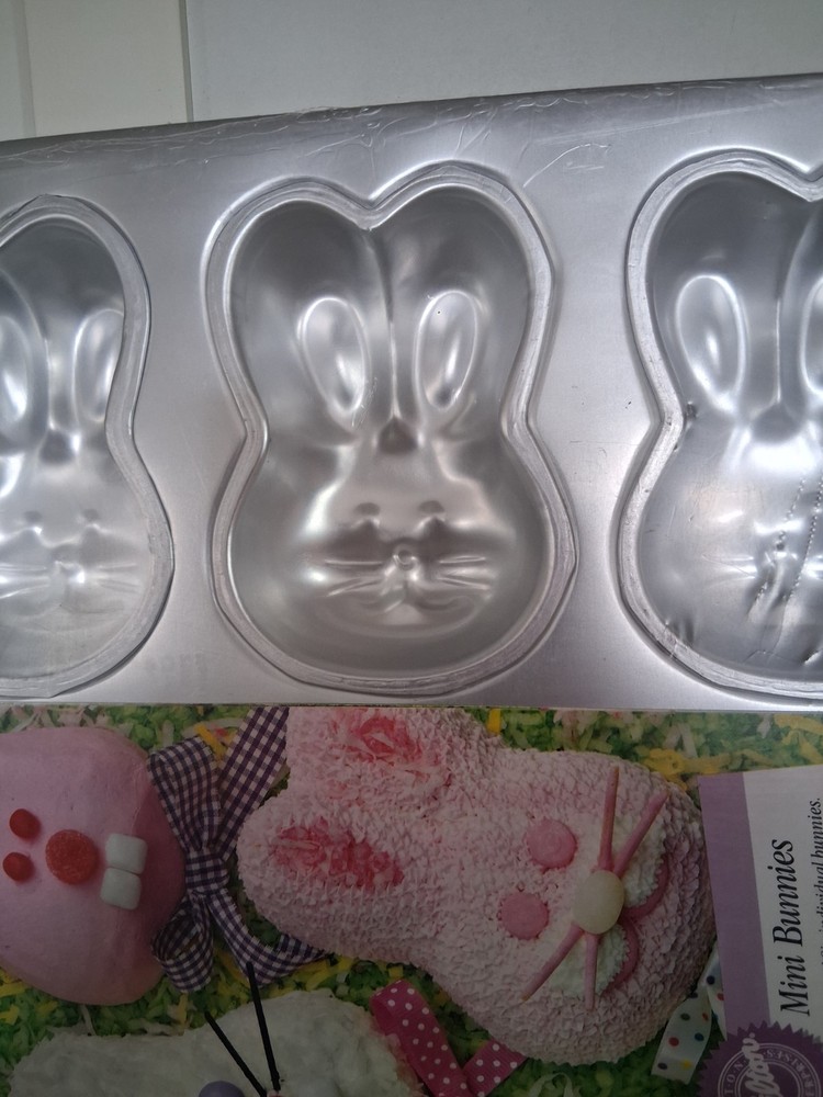Vintage 1991 Wilton Easter Bunny Cookie Cuters-Baking-Kitchen--(D)