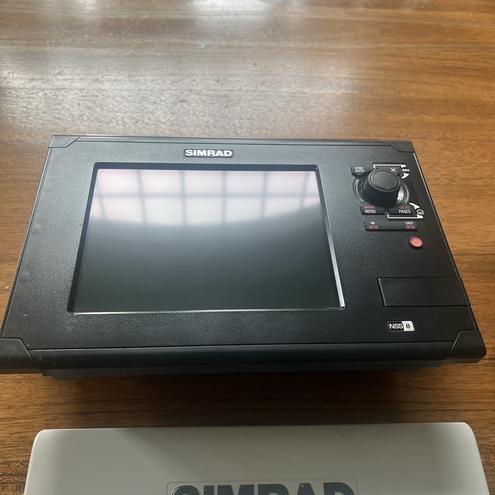 Simrad NSS8 AMER Chartplotter And Multifunction Display NSS-8 TESTED
