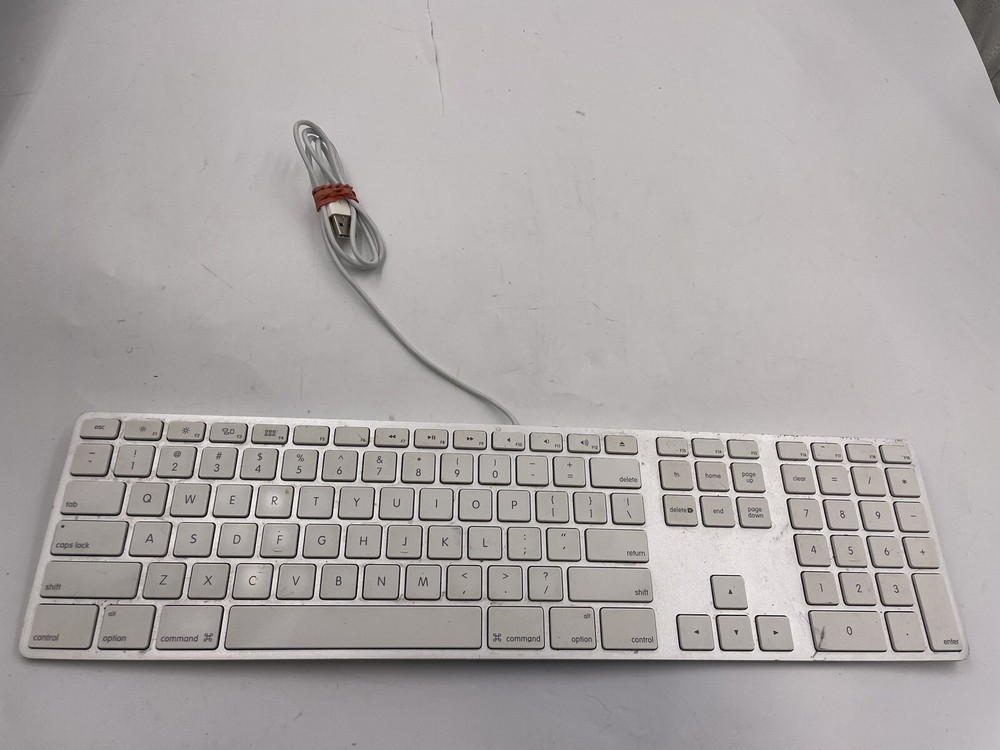 Apple A1243 USB Wired Standard Keypad - White