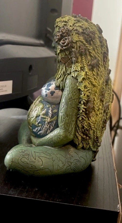 Beautiful Gaia Figure
