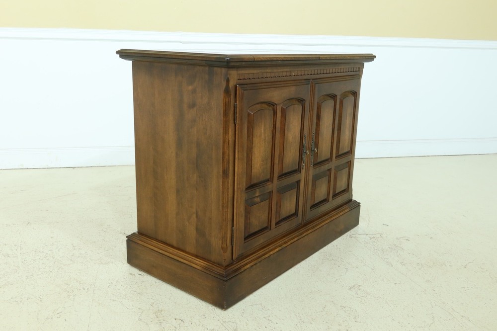F50526EC: ETHAN ALLEN Maple Classic Manor Flip Top Server