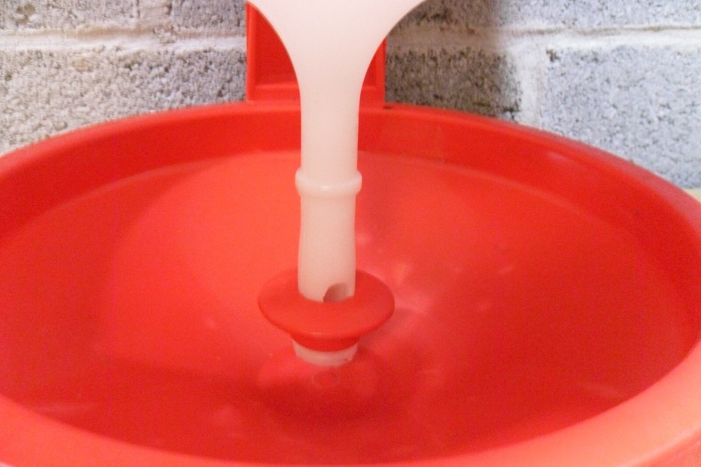 Plastic Dome Waterer 10 Gallon Miller Mfg