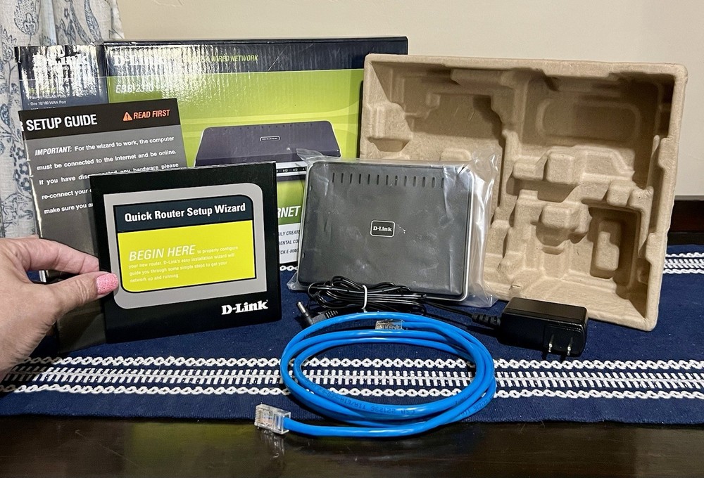 D-Link  DES (DES1105) 5-Ports External Switch