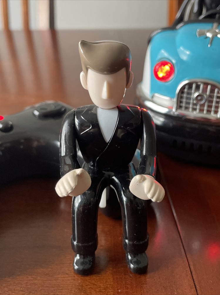 FAO Schwarz Remote Controlled Bumper Car RC Blue single controller & Red Driver