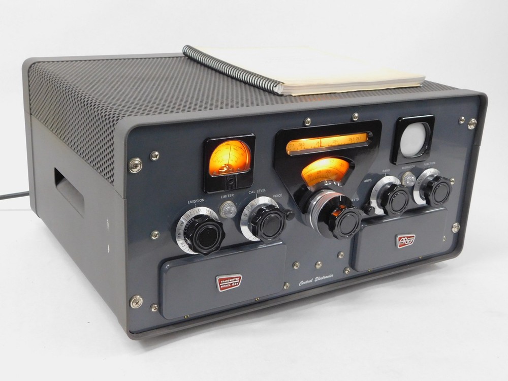 Central Electronics 100V Vintage Ham Radio Transmitter (excellent cosmetics)