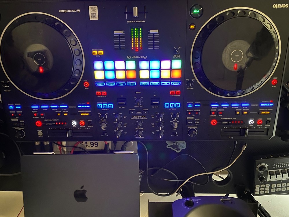 Pioneer DDJ-REV5 Scratch-Style 2-Channel Performance DJ Controller