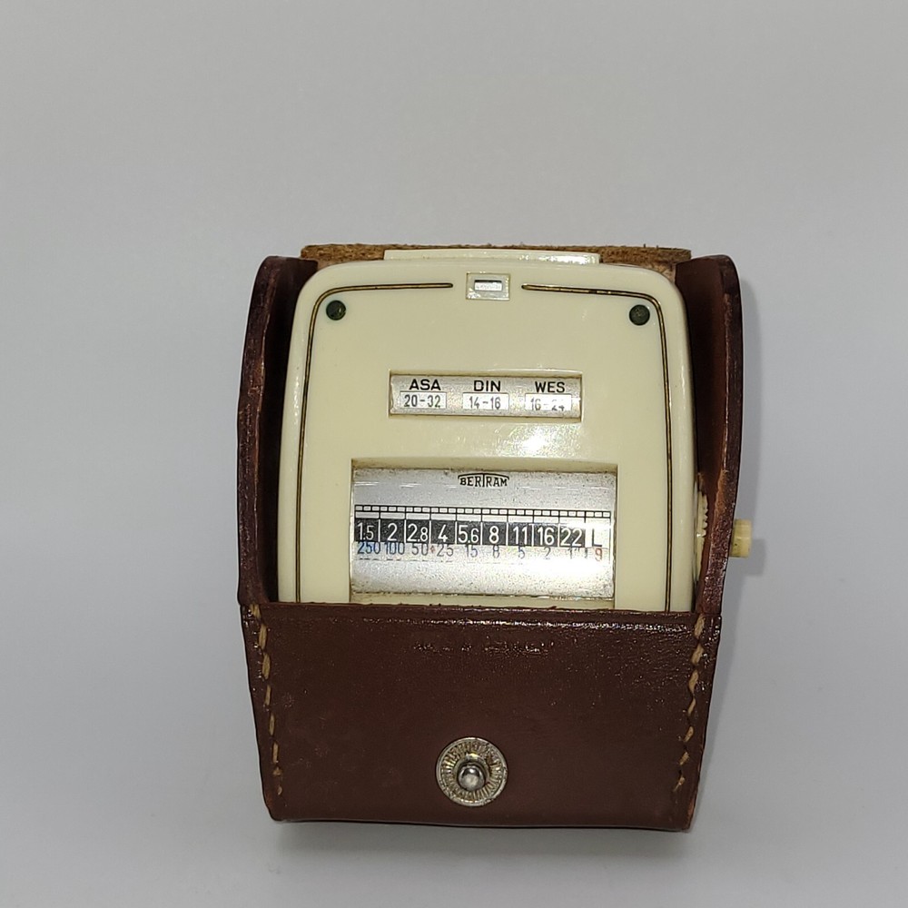 Light Meter in Leather case ~ Bertram Bewi ~ Untested ~ EUC ~ Germany