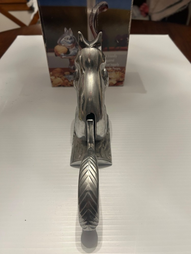 Nutty Squirrel Heavy Duty Cast Aluminum Nutcracker Cracks Pecans Almonds Walnuts