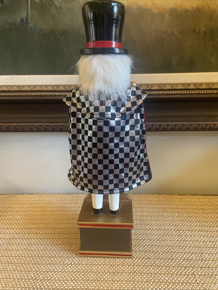 18” WOODEN DROSSELMEYER NUTCRACKER BALLET NUTCRACKER on Clock