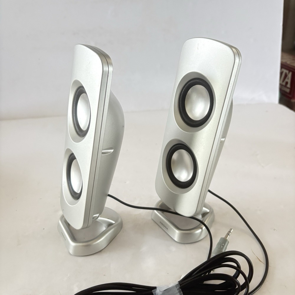 Insignia Desktop Computer Speakers USB Powered 3.5mm AUX Dual Driver Silver