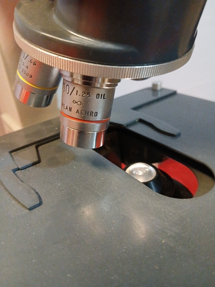 AO MicroStar One-Ten Illuminator 1130 Microscope 4 OBJECTIVES