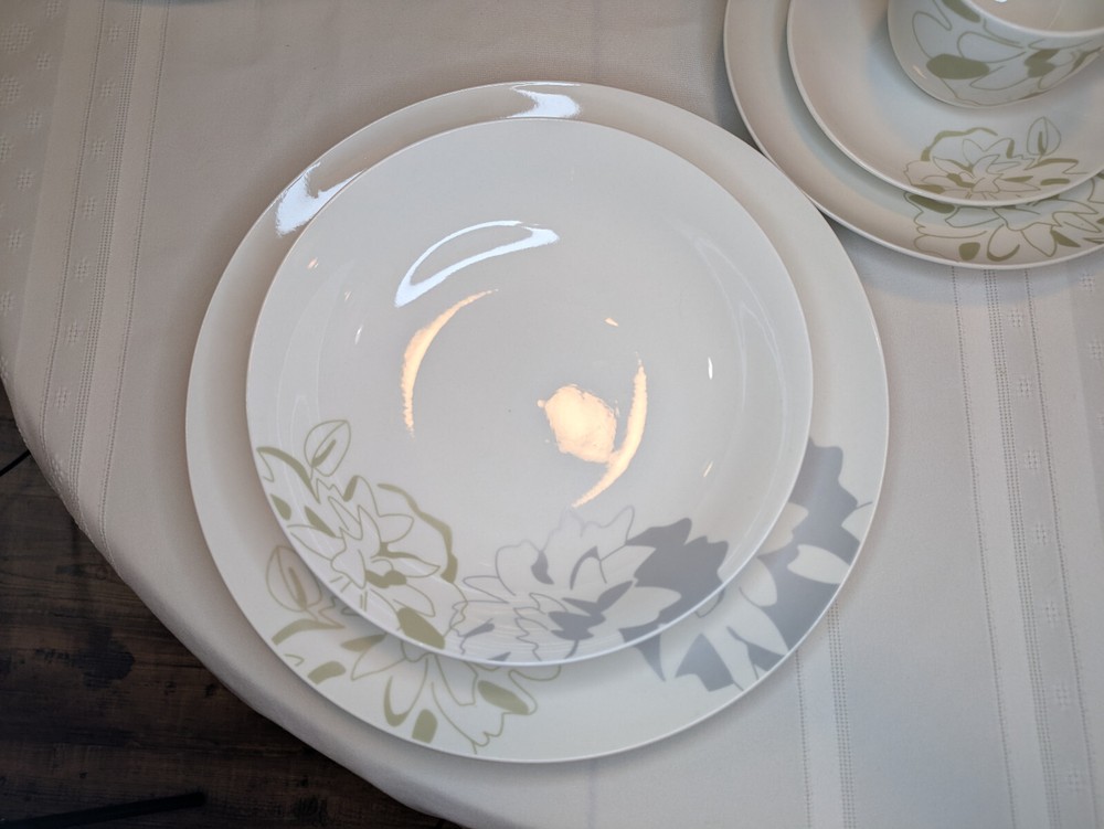 Gust Spring Floral 29 Pc Dinnerware Set Plates Bowls Cups Missing 1 Plate Dahlia