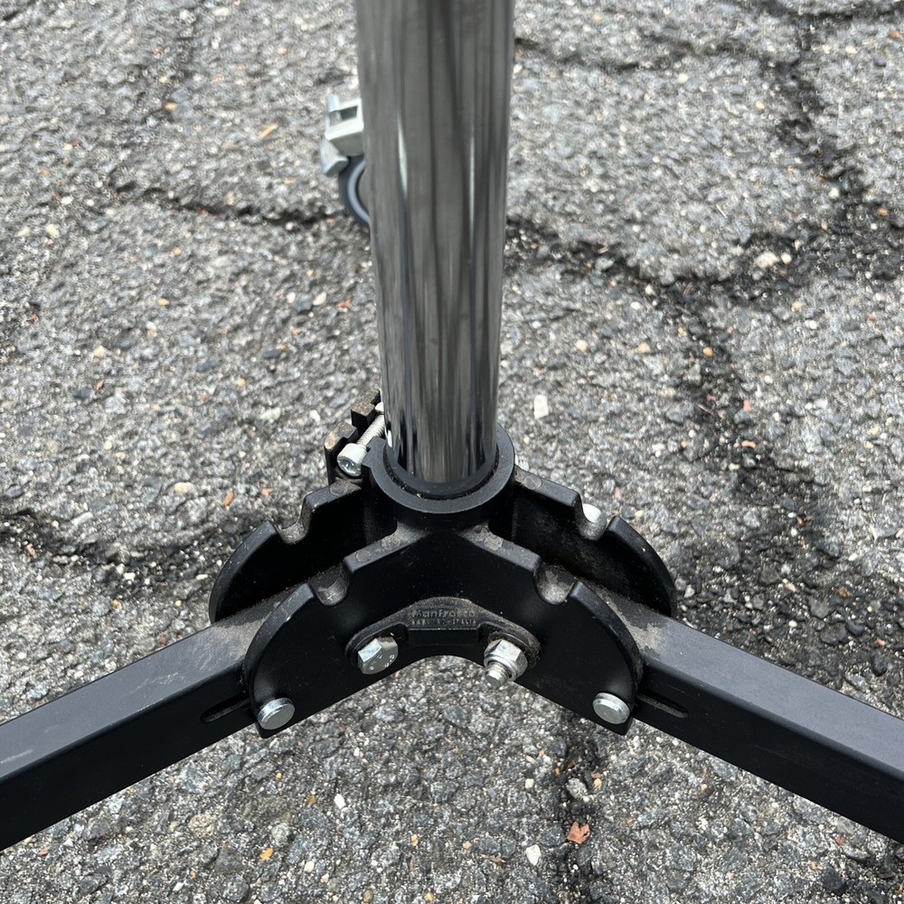 Avenger A660 Roller Folding Base Stand with Braked Wheels (Chrome)