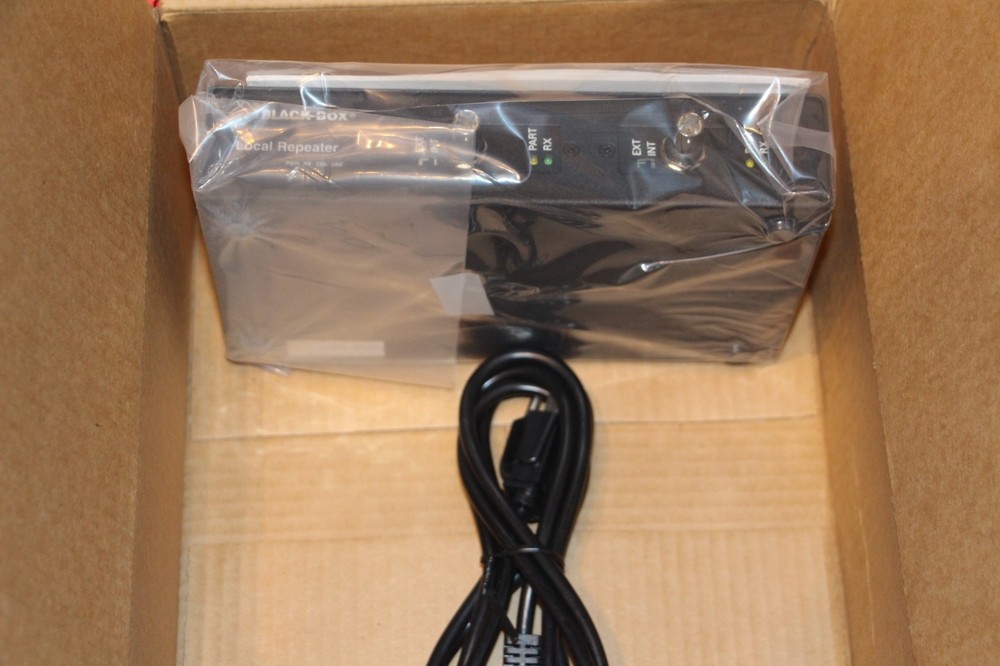 Black Box LE602A-R3 Ethernet Repeater BNC Connection New