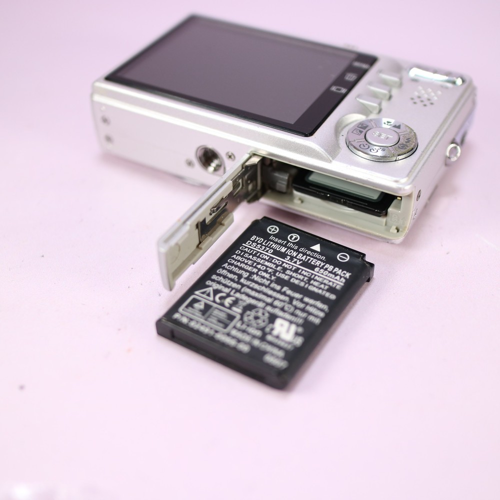 Hitachi Digital Camera HDC-756e 7.1MP Silver Tested