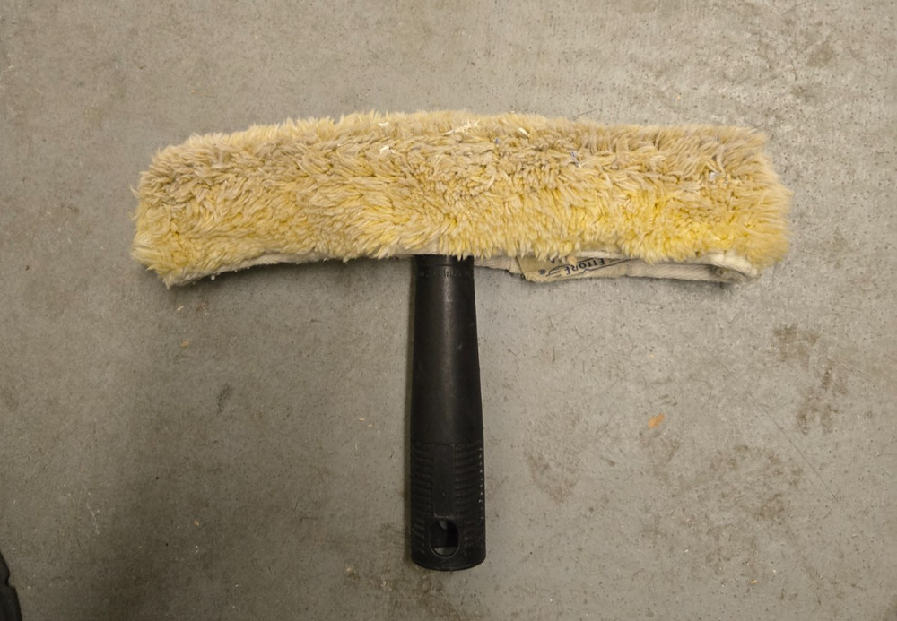 USED Ettore 10" Window Washer - with sleeve and solid handle