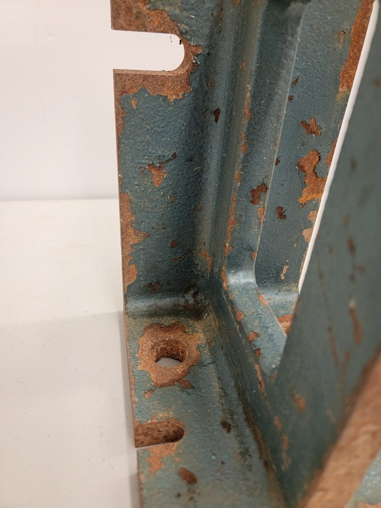 UNKNOWN BRAND UNIVERSAL RIGHT ANGLE IRON, 5 1/2×10×6 Angle 1