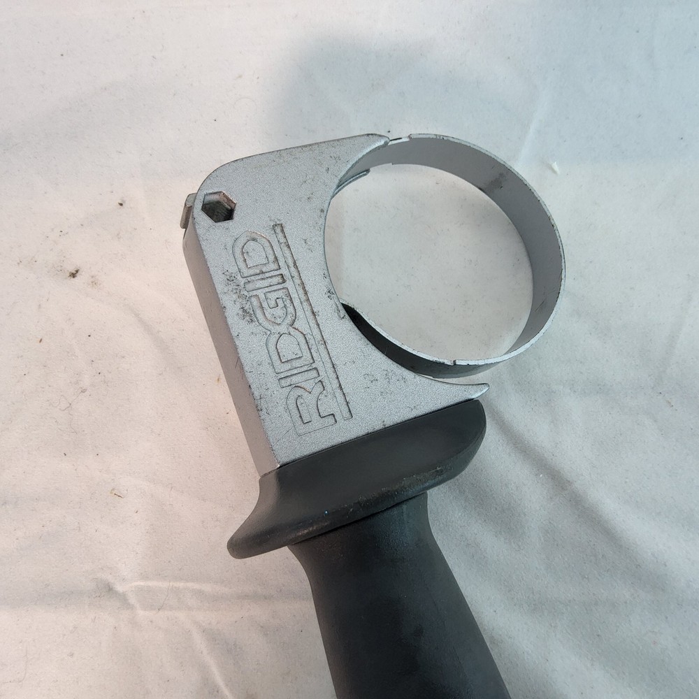 Ridgid 2.5" Pipe Wrench Pipe Holder