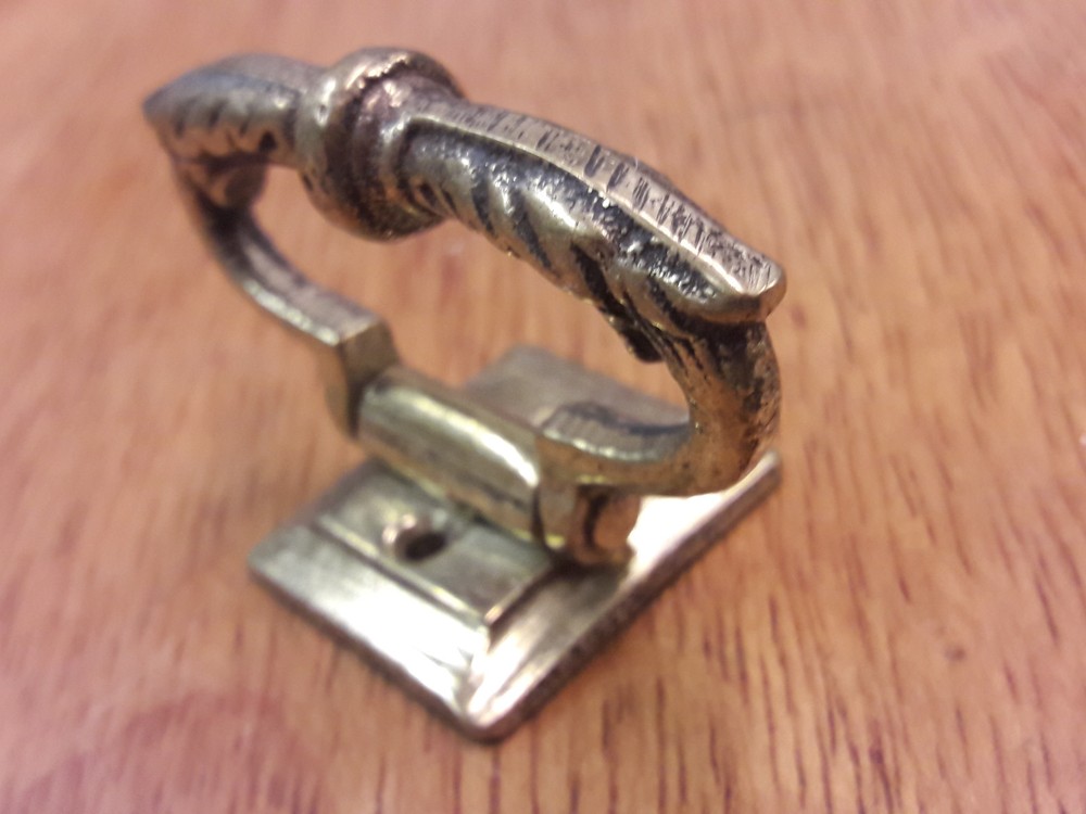 BRASS HANDLE WITH FIXED BASE FOR BRACKET,MANTLE & OTHER CLOCKS//SPARES/REPAIR