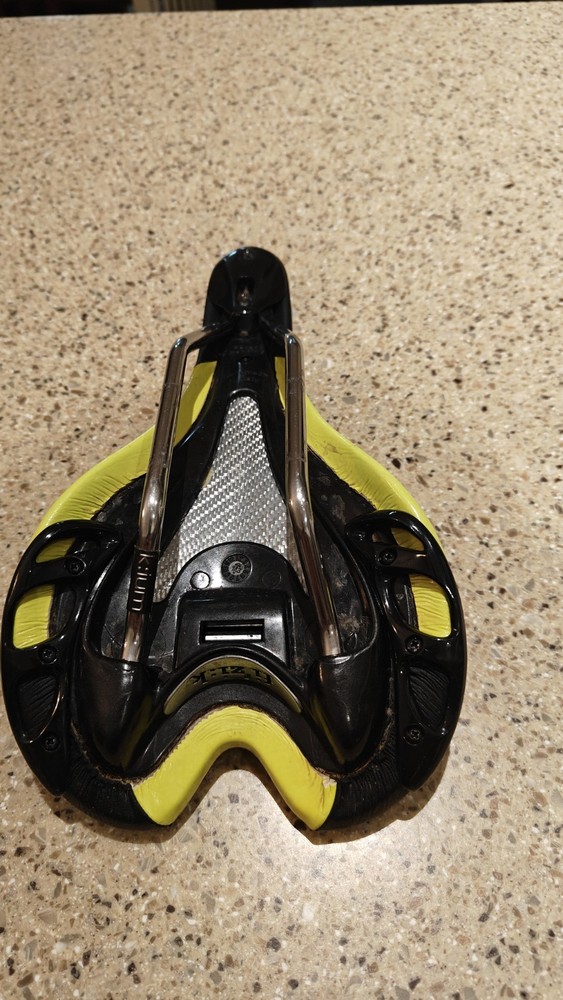 Fizik Aliante VS Kium Rail Saddle Yellow