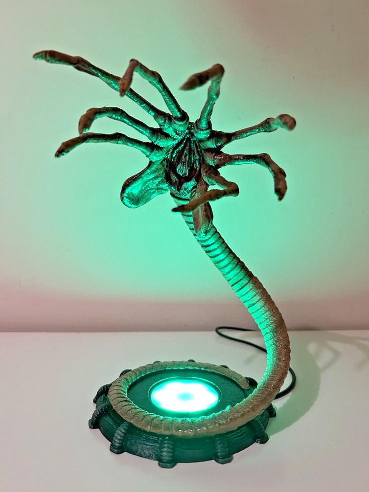 Alien Facehugger Lamp/Nightlight USB LED Remote Control 16 Colour