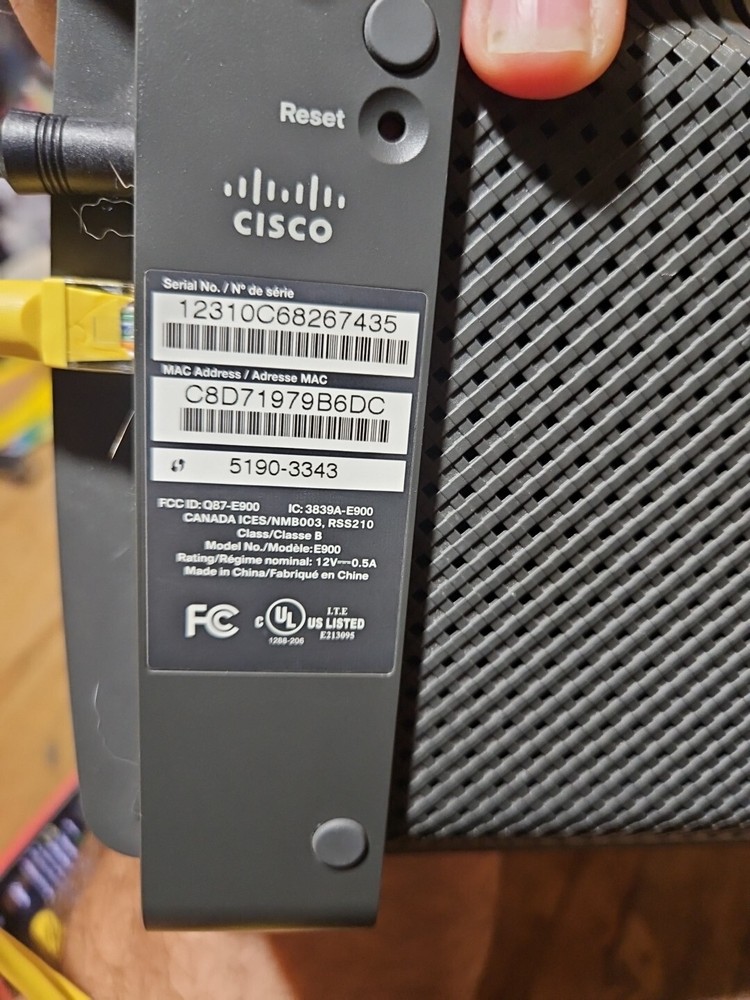 Cisco Linksys E900 With Adapter