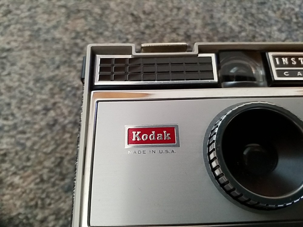 Vintage Kodak Instamatic Camera 100 Case Flashbulbs Untested