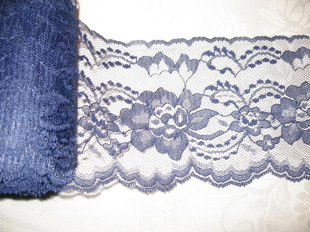 Raschel Scalloped 4" lace trim Navy 20 yds. (Polyester)