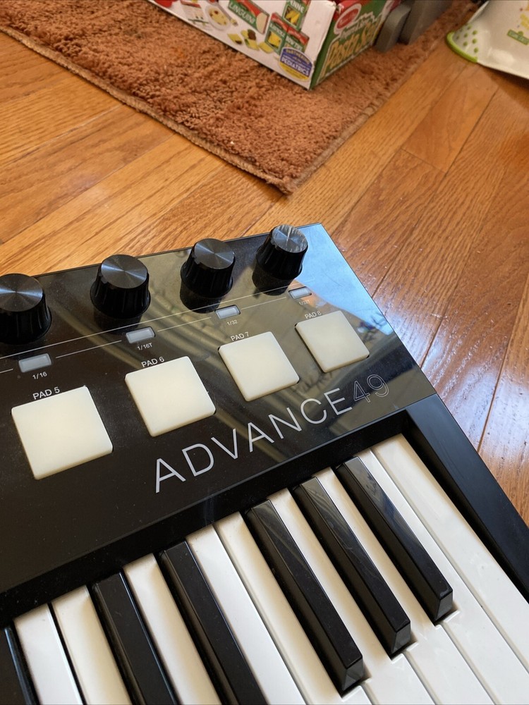 AKAI Advance 49 USB Keyboard Controller