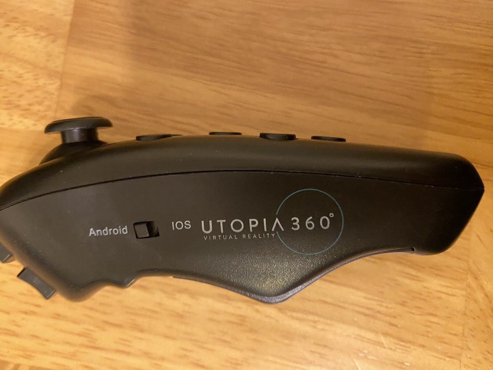 Utopia 360 Virtual Reality 3D VR Headset w Bluetooth remote Controller
