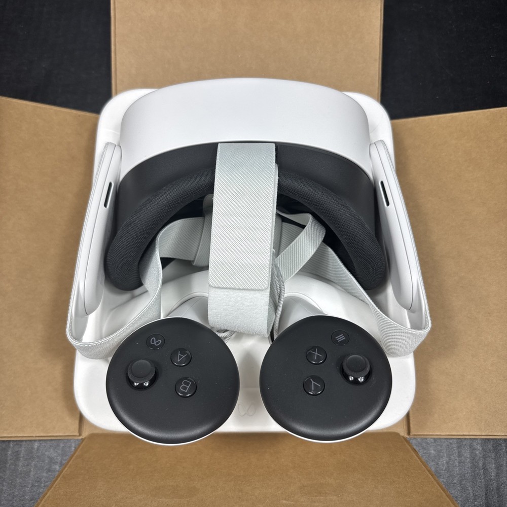 Meta Quest 3S 128GB Virtual Reality Headset with Controllers, Used!