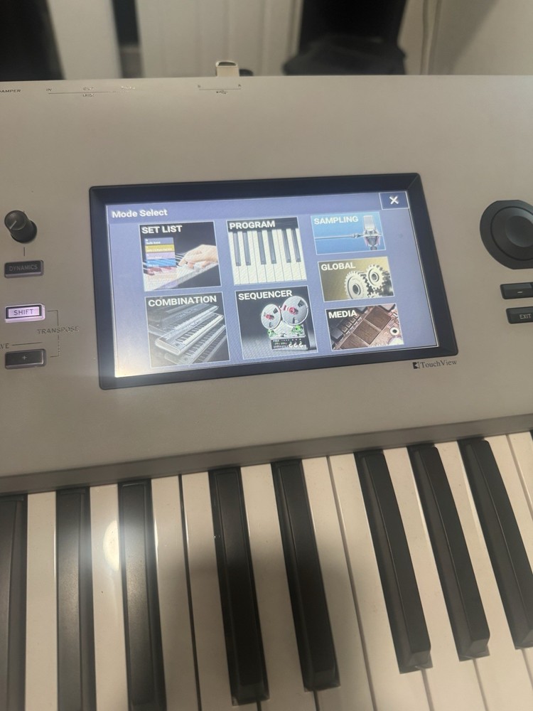 Korg NAUTILUS73 73-key Performance Synth/ Workstation Mint Condition