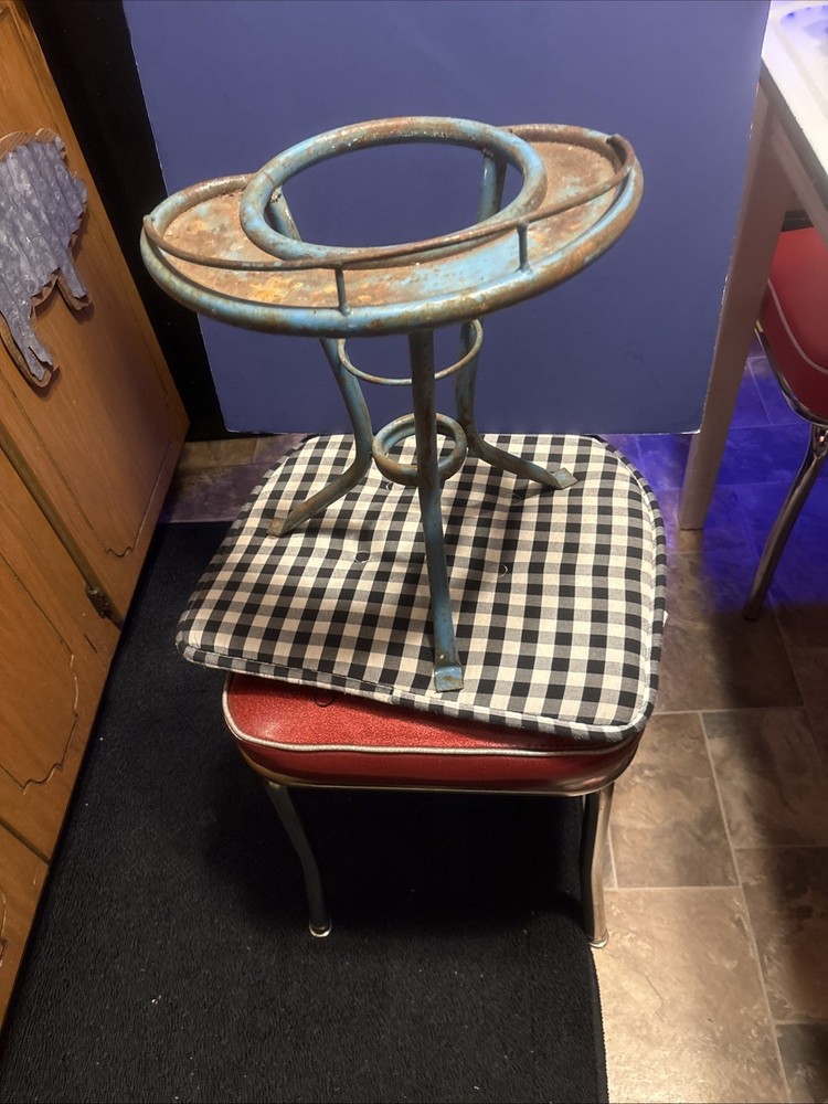 Wrought Iron Tripod Washstand