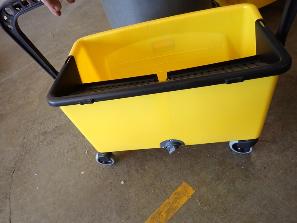 Rubbermaid Microfiber Press Wring Bucket