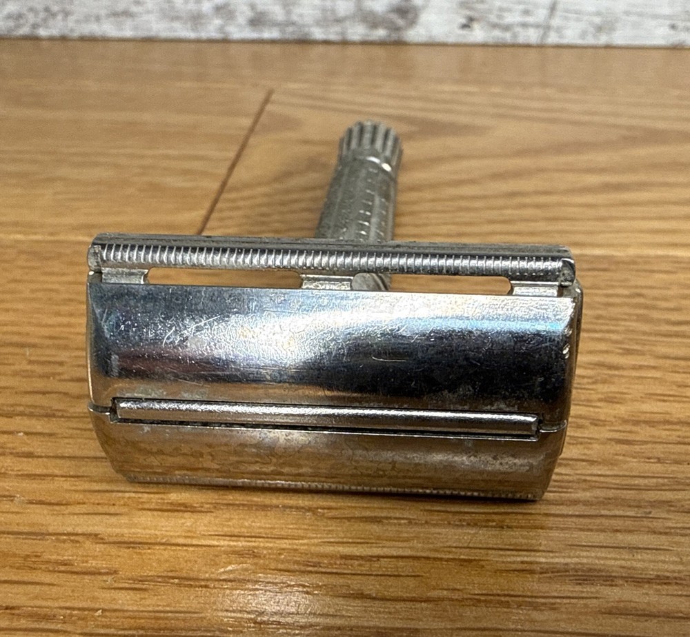 Vintage GILLETTE Safety Razor