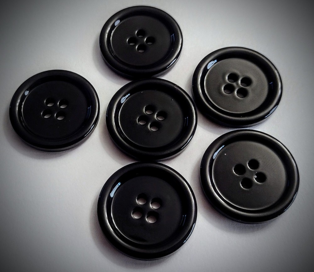 1" 4-Hole Black Heavy Craft/Clothing Buttons