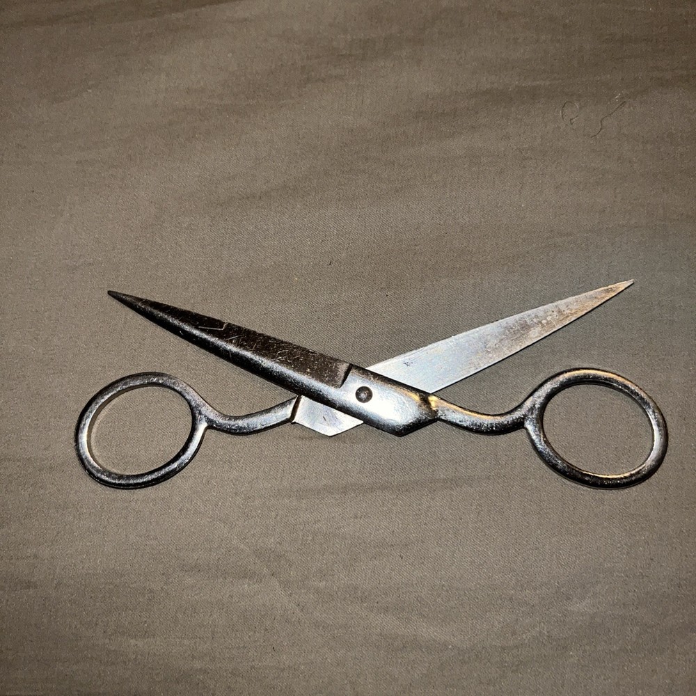 Vintage Scissors 5 1/4″ Long