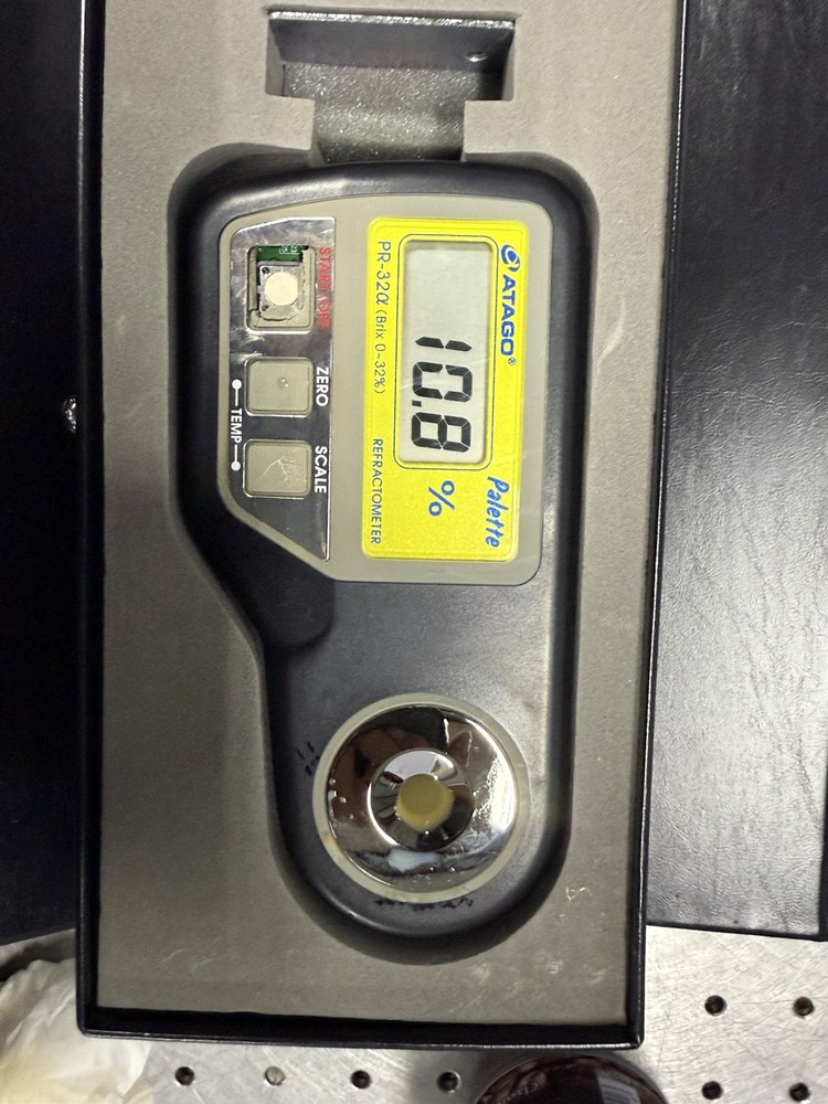 ATAGO PR-32α Digital Refractometer Brix 0.0–32.0% - Powers On, Untested Accuracy