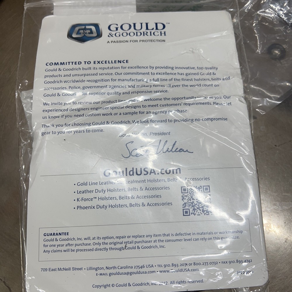Gould & Goodrich B85W Open Handcuff Case, Black Weave