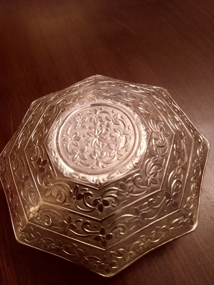 SOLID SILVER FULLY CHASED ELABORATE DESIGNS OCTAGONAL ASHTRAY