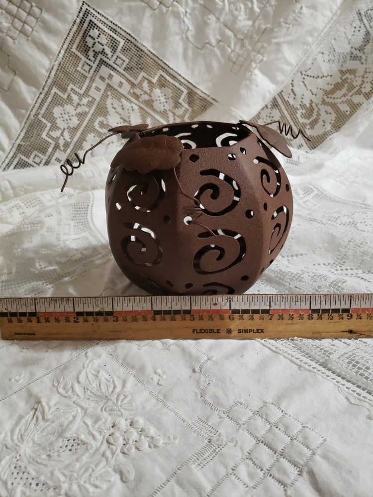 Metal Scroll Work Pumpkin Tea Light Holder
