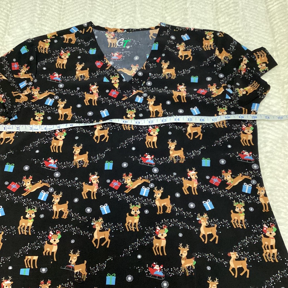 Beautiful Christmas GT Performance Medium Santa Reindeer Scrub Top