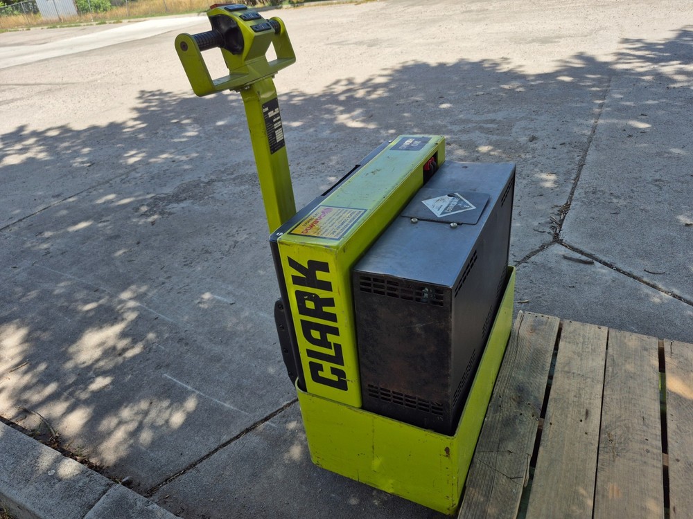 Clark WP40 Pallet Jack, No batteries