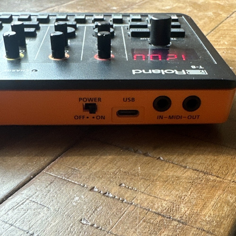 Roland T-8 Drum Machine Programmable Battery Powered Pad Triggers Effects